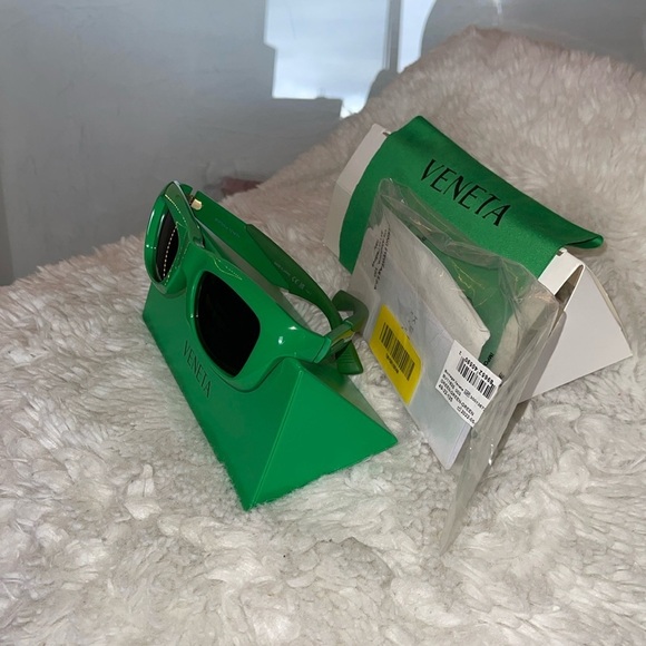 BOTTEGA Green Sunglasses NWT unboxed but will come with box too - Picture 3 of 9